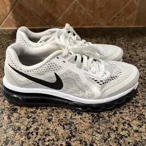Nike Women's AirMax 2013 Size 8 (Neutral) Platinum Volt 621077-100